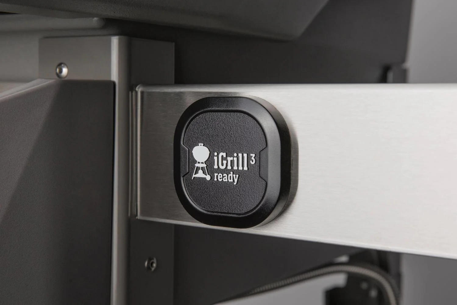 E-210 Propane Gas Grill, Ivory – 450 sq. in. Cooking Area, GS4 System, Stainless Steel Burners, Porcelain-enameled Grates