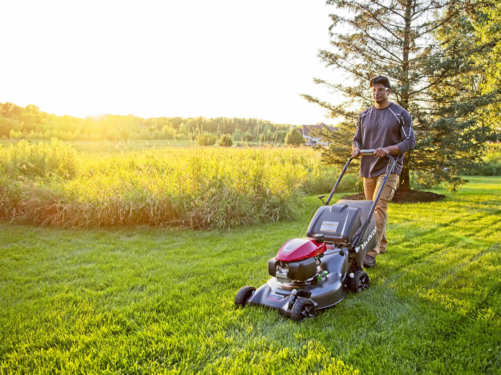 2025 21 In. Steel Deck Self Propelled 3-in-1 Lawn Mower with GCV170 Engine Auto Choke and Smart Drive HRN216VKA from Honda