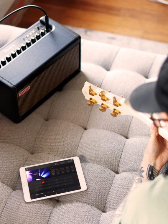 40-Watt Combo Practice Guitar Amplifier Electric Bass and Acoustic Guitar Amp with Spark Mobile App – Pearl