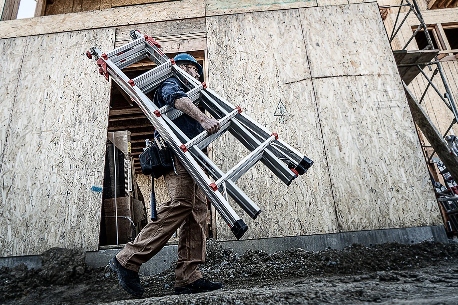 Little Giant 15422-303 - VELOCITY, Model 22 - CSA Grade IA - 300 lb/136 kg Rated, Aluminum Articulated Extendable Ladder