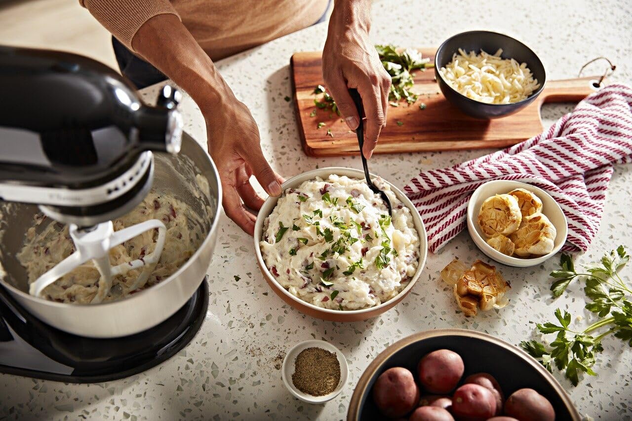 Classic Series 4.5 Quart Tilt-Head Mixer – White