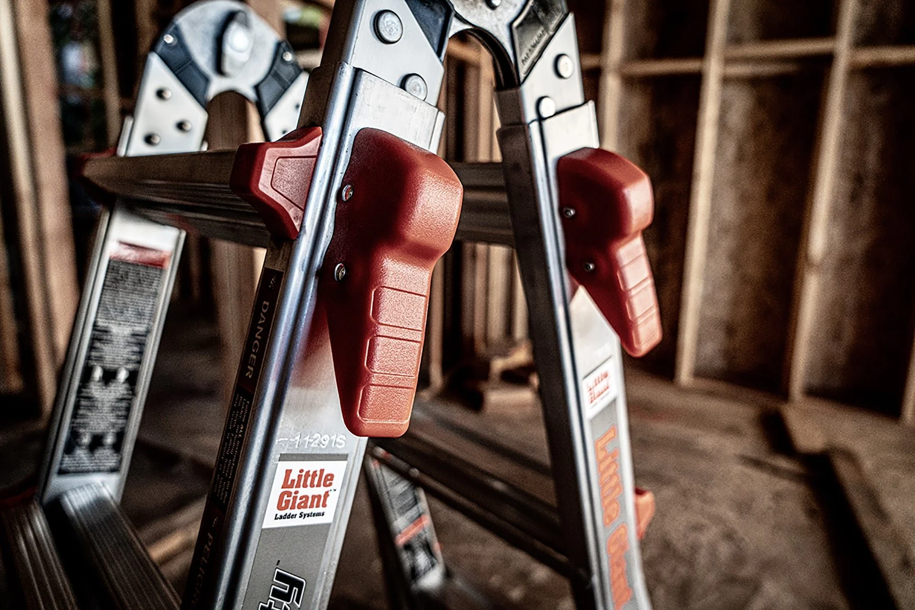 Little Giant 15422-303 - VELOCITY, Model 22 - CSA Grade IA - 300 lb/136 kg Rated, Aluminum Articulated Extendable Ladder