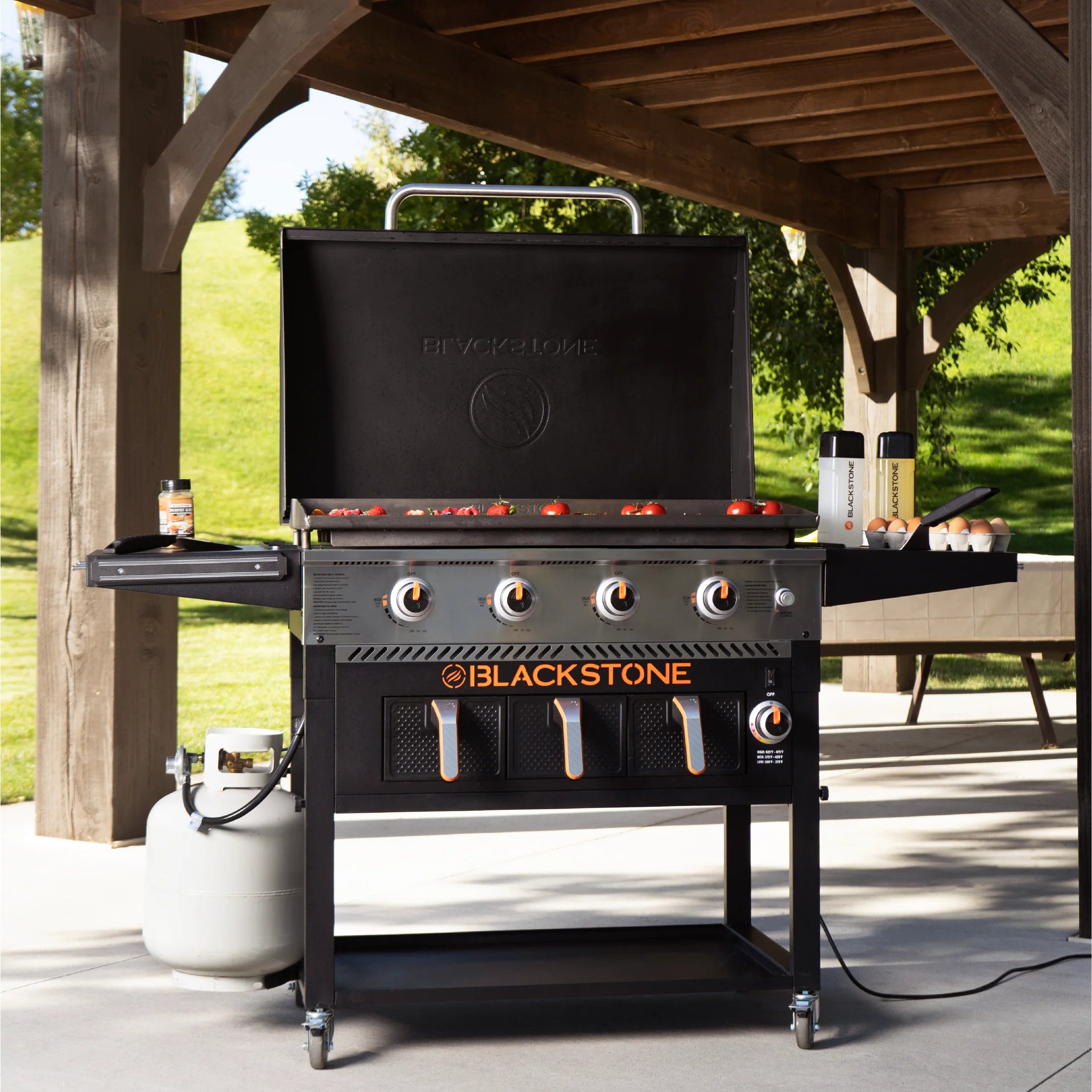 Blackstone 4-Burner 36′′ Propane Griddle with Air Fryer and Hood
