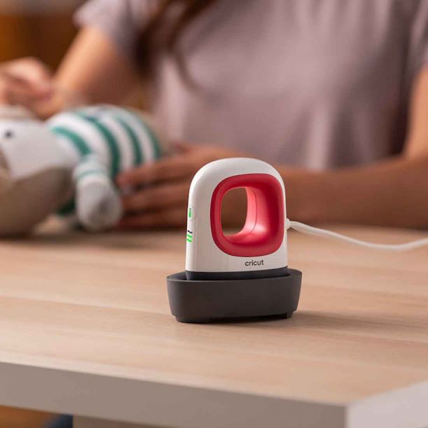 2026 EasyPress MiniTM, Raspberry + Essentials Iron -On Bundle