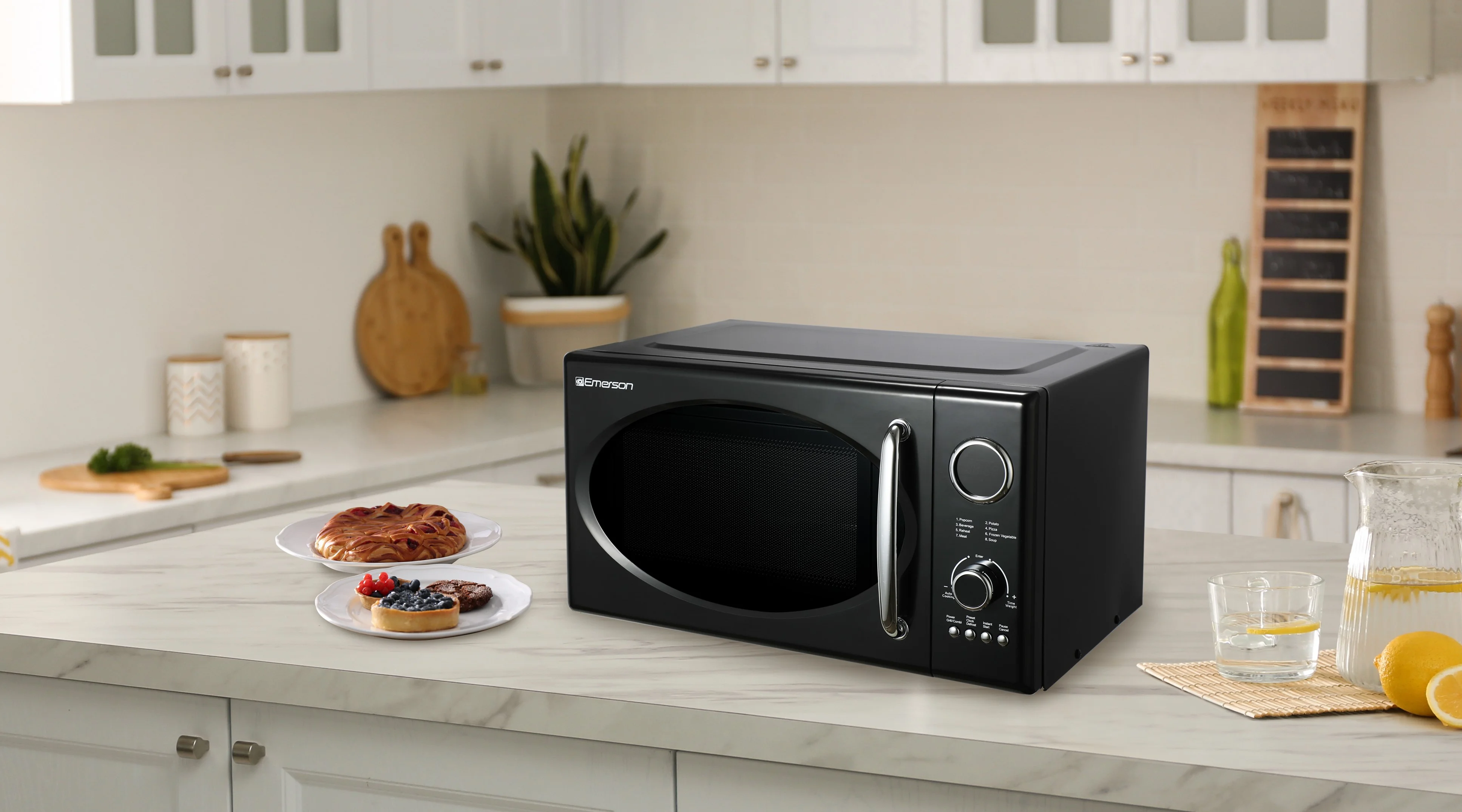 2026 Emerson 0.9 Cu Ft, 800W Retro Black Microwave Oven with Grill, MWRG0901BK