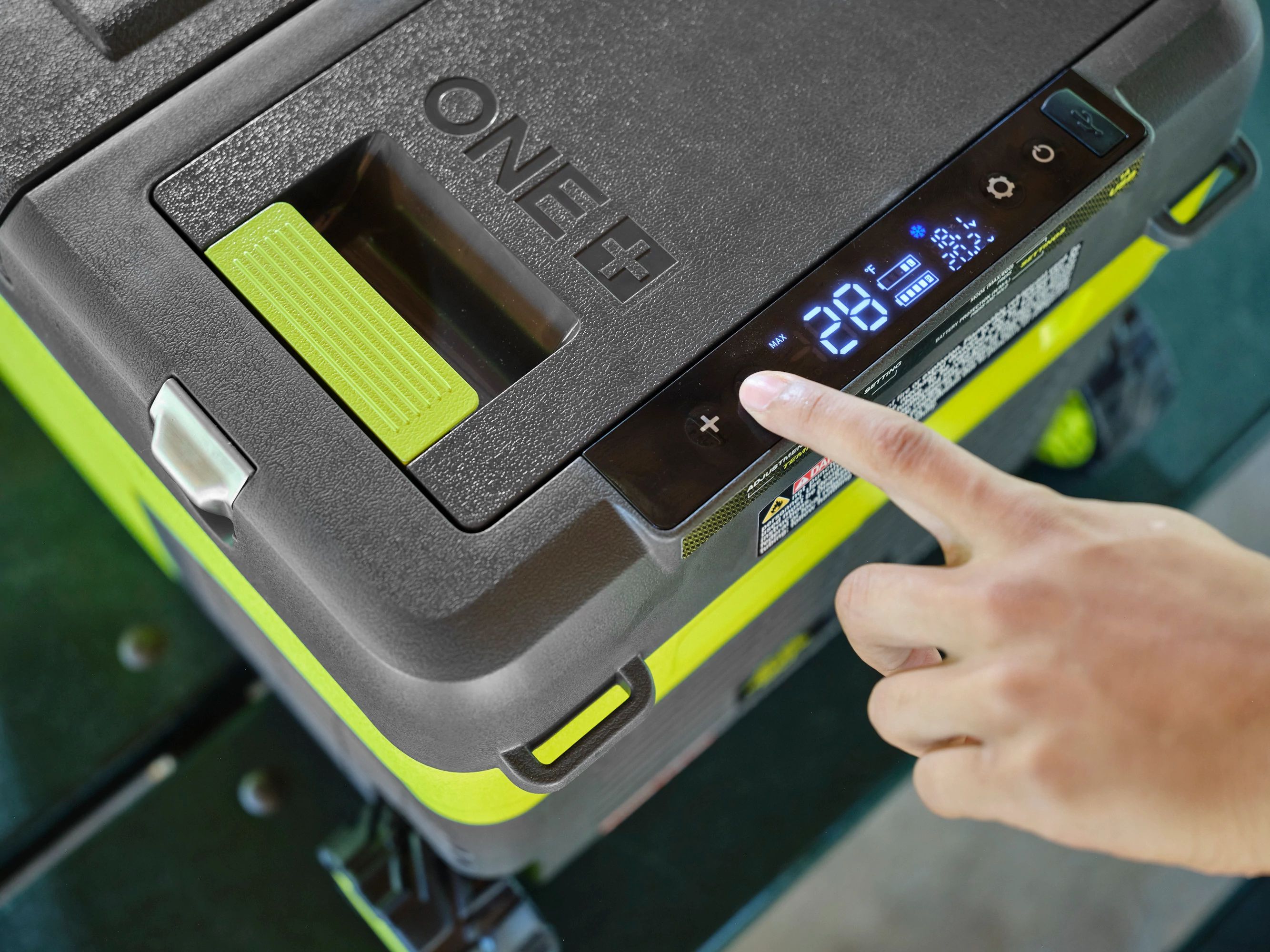 Set and Display Temperature and Monitor Battery Level